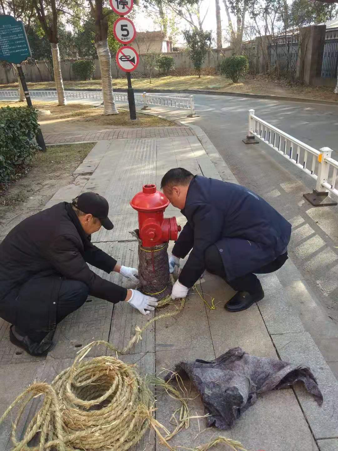 给设施装备穿冬装——尊龙凯时帝景城提前做防寒防冻事情