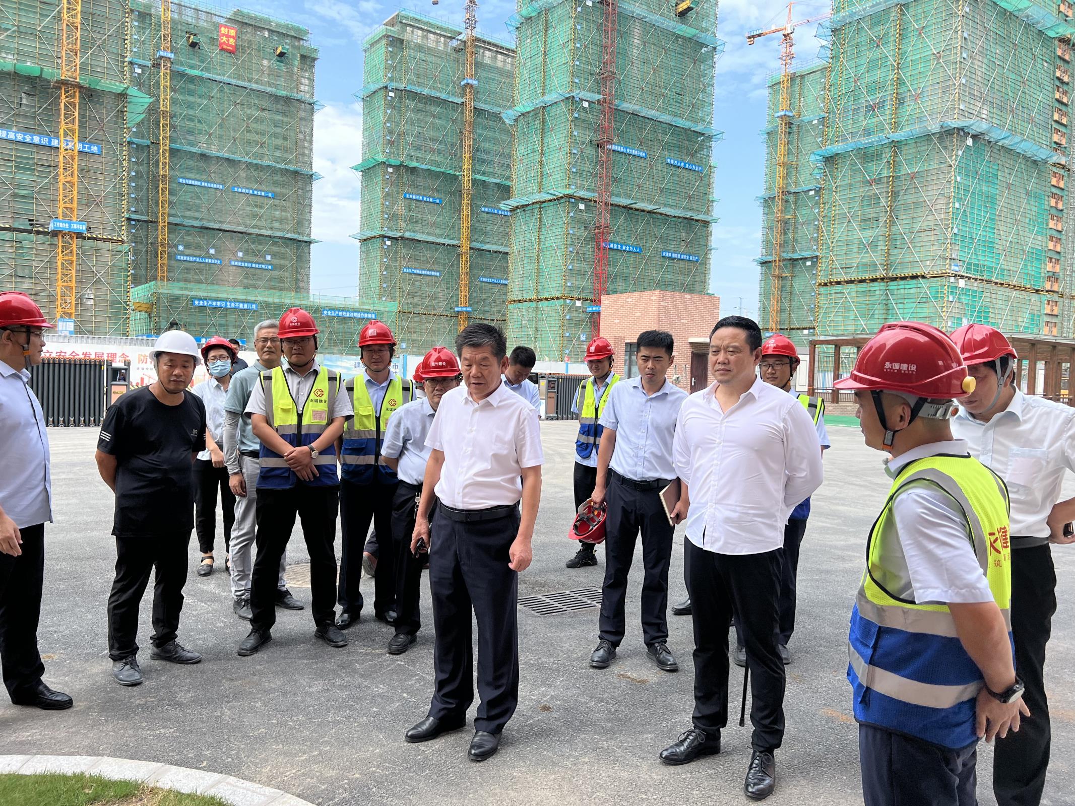 集团公司董事长、总司理一行视察文和项目建设情形